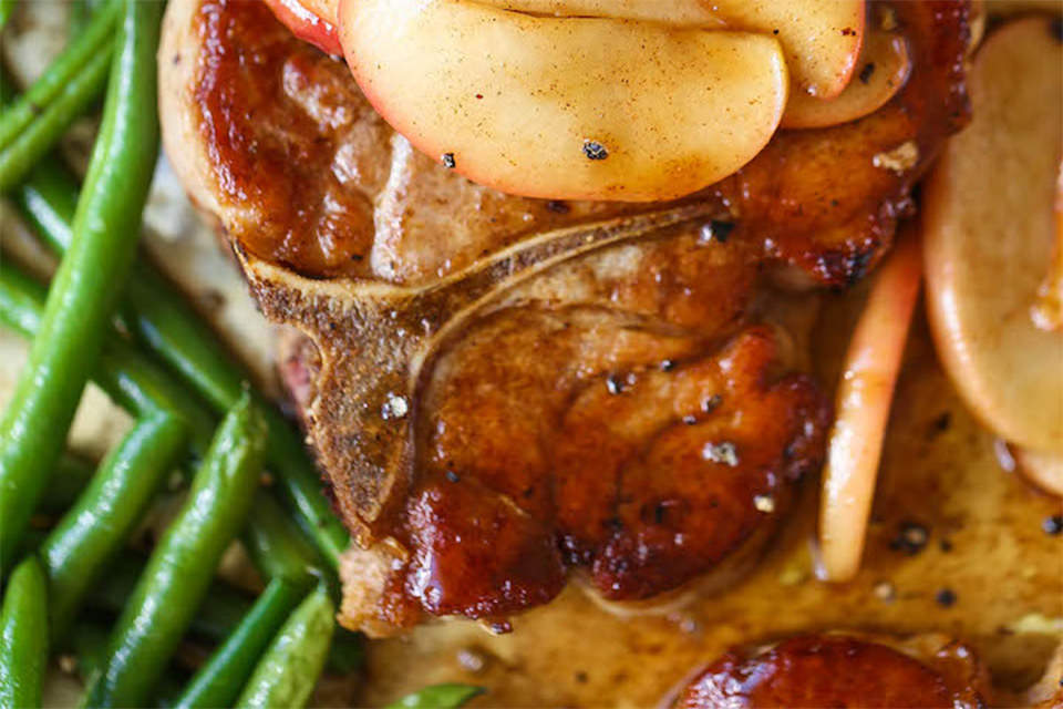 Pork chops with apples